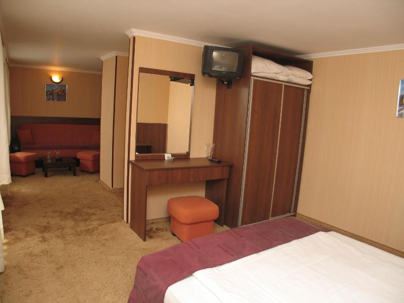 Junior Suite with Balcony image 3