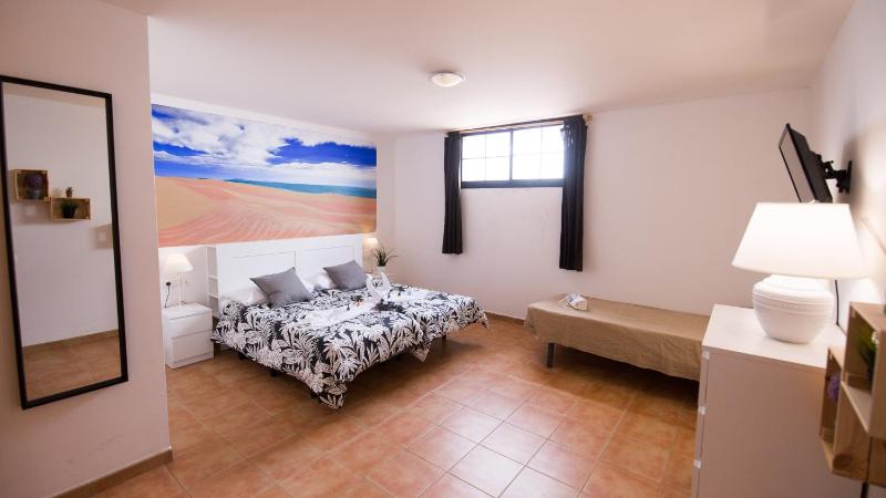  Extra Large Room with Shared Bathroom image 1