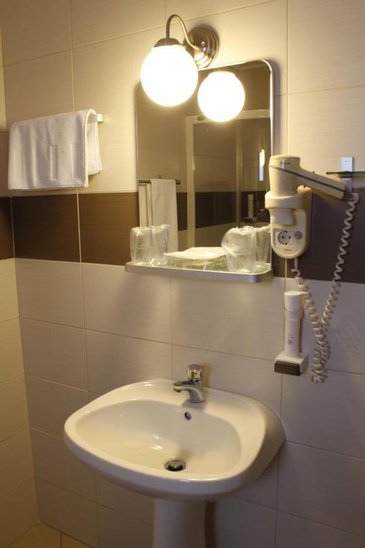 Superior Twin Room image 4