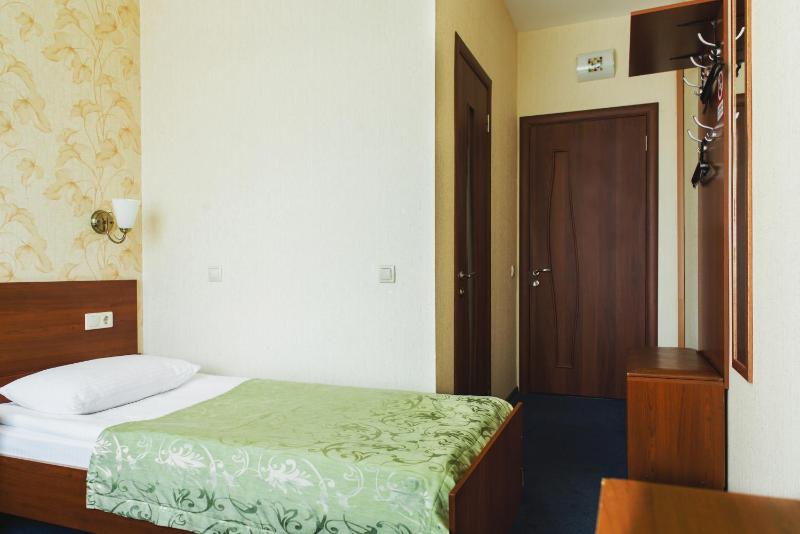 Twin Room image 3