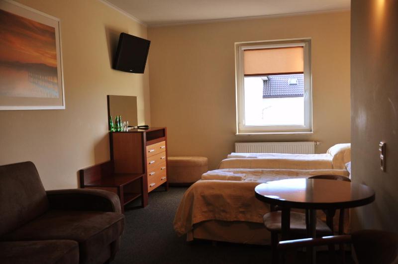 Twin Room image 4