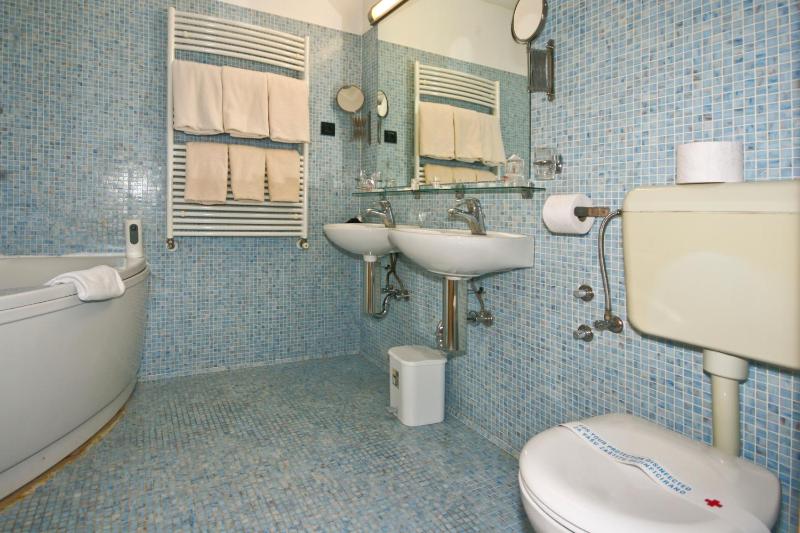 Superior Double Room image 3