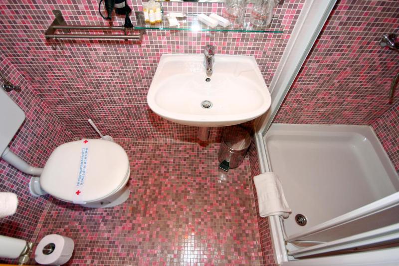 Double Room with Balcony image 3