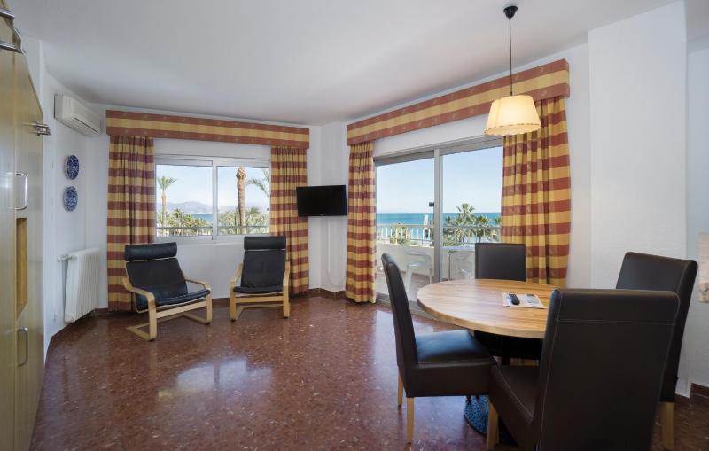 Apartment With Partial Sea View (4 Aduls + 1 Child) image 4