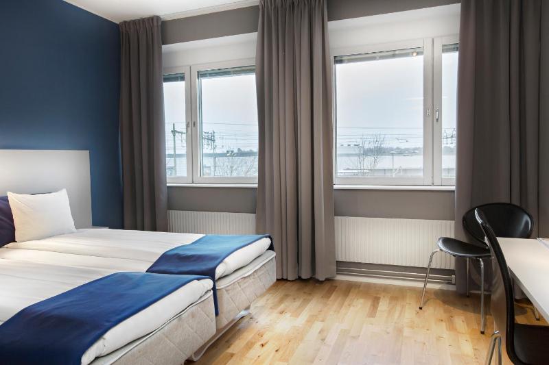 Standard Twin Room  image 3