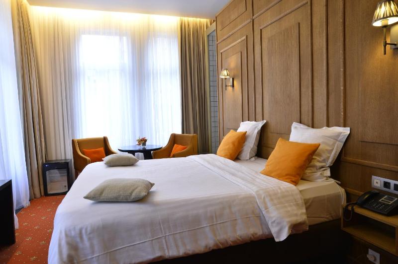 Superior Double Room image 1