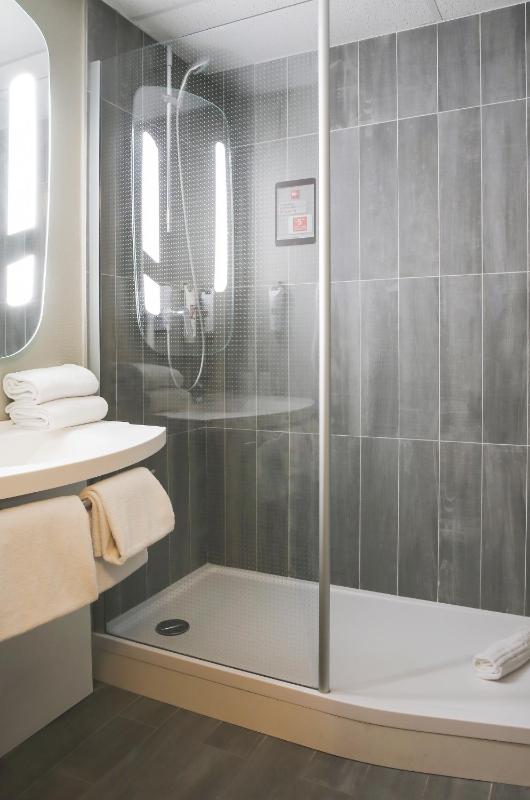 Standard Double Room image 3