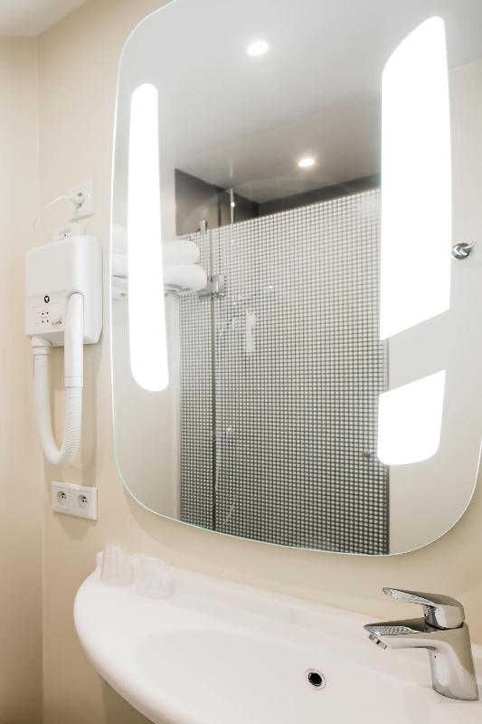 Standard Double Room image 2