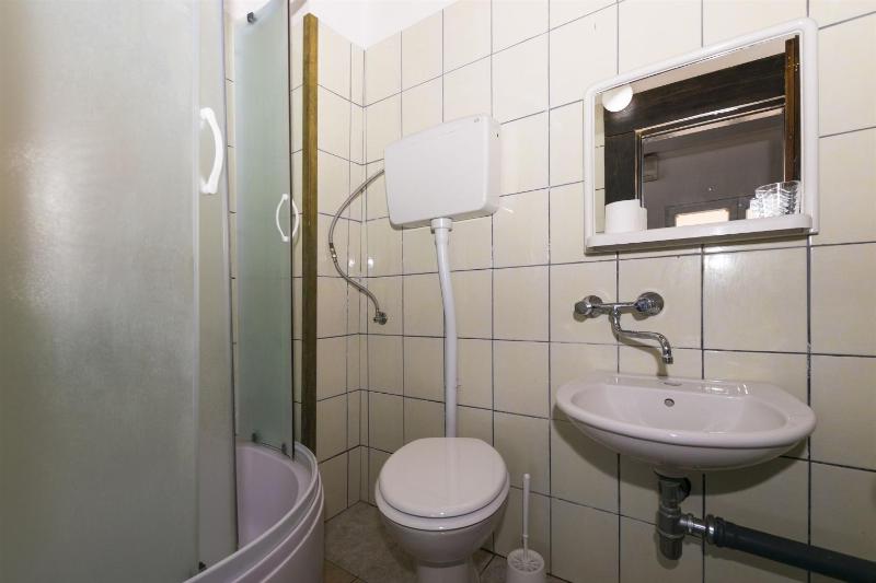 One-Bedroom Apartment image 2