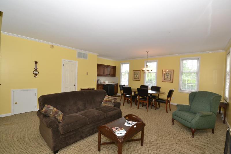 Standard Suite image 3
