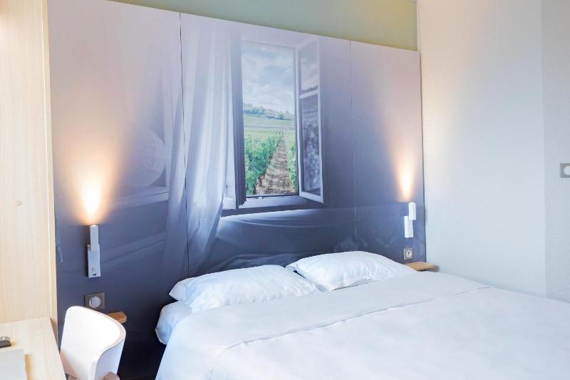 Double Room image 3