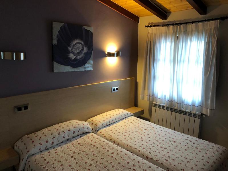 Standard Single Room image 3