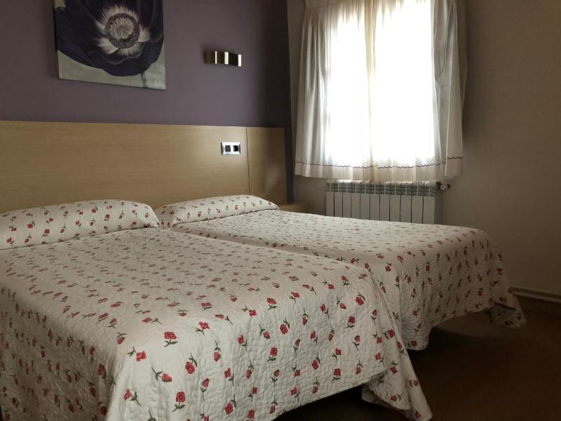 Economy Double or Twin Room image 2