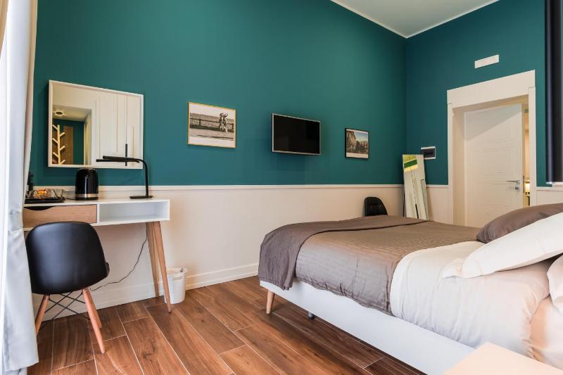 Double Room with Balcony image 3