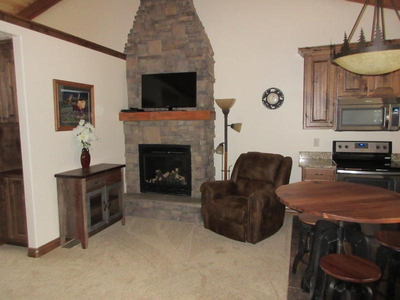 Apartment with Mountain View image 2