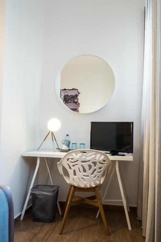 Twin Room image 4