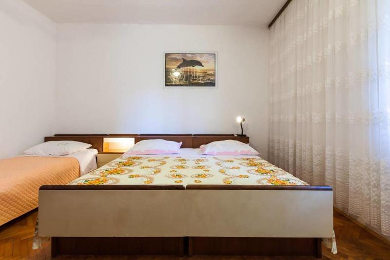 One-Bedroom Apartment with Terrace and Sea View image 1