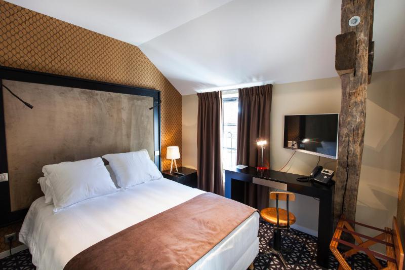 Small Double Room image 1