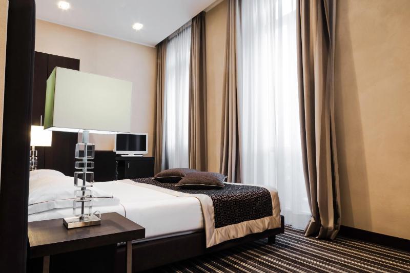 Deluxe Double or Twin Room image 2