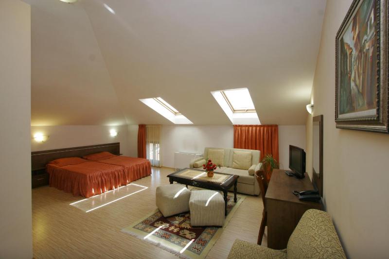 Junior Suite (3 Adults) image 2