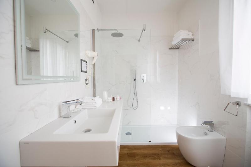 Superior Double Room image 4