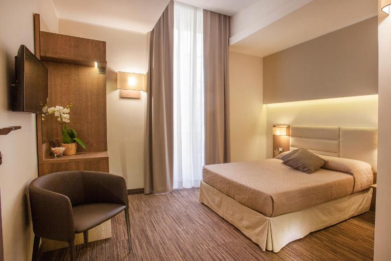 Classic Double Room image 4