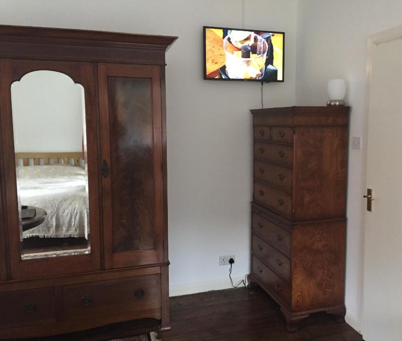 Deluxe Family Suite image 2