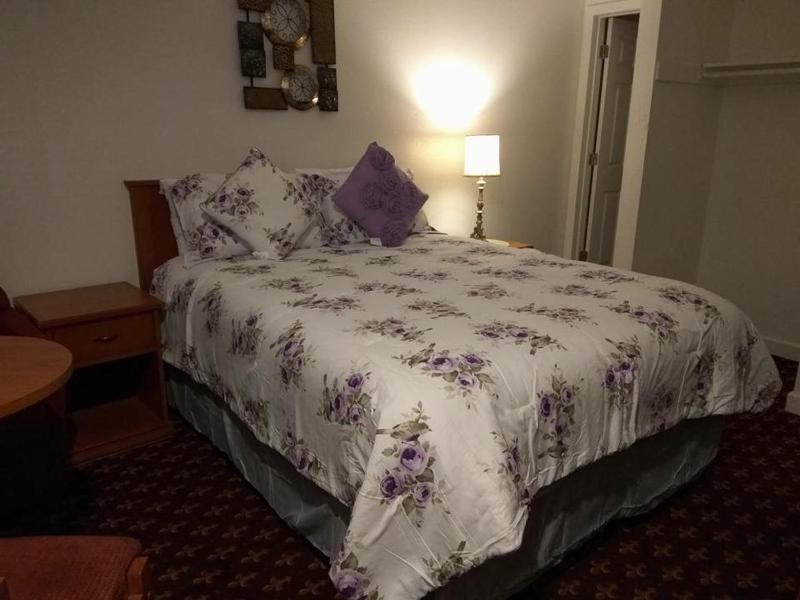 Motel West - image 8