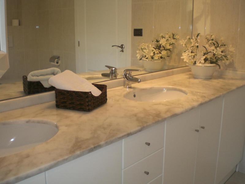 One-Bedroom Apartment image 2