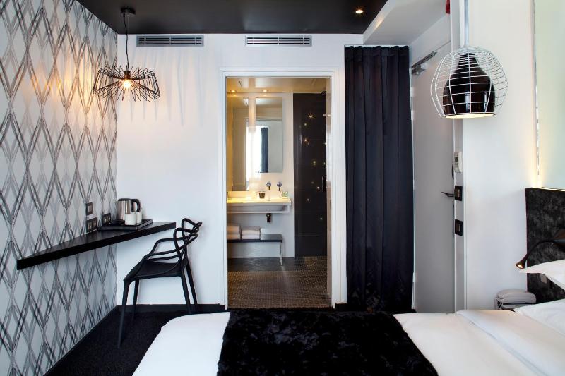 Superior Double Room image 3