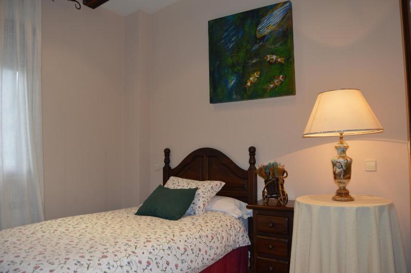 Single Room with Bathroom image 1