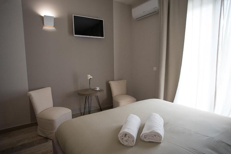 Double Room with Terrace image 3