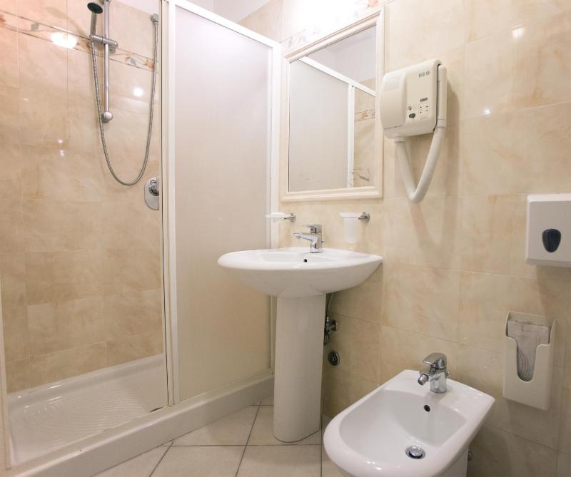 Single Room image 3