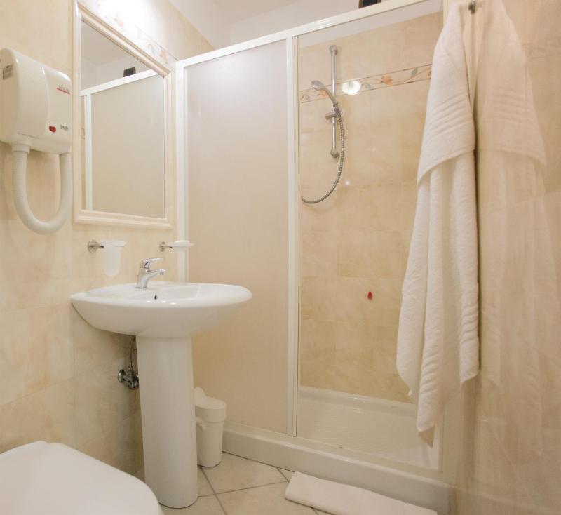 Triple Room image 2