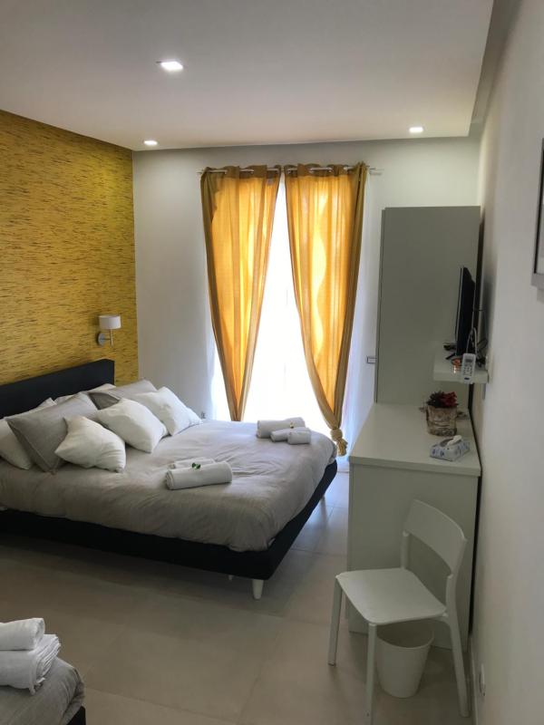 Quadruple Room with View image 4