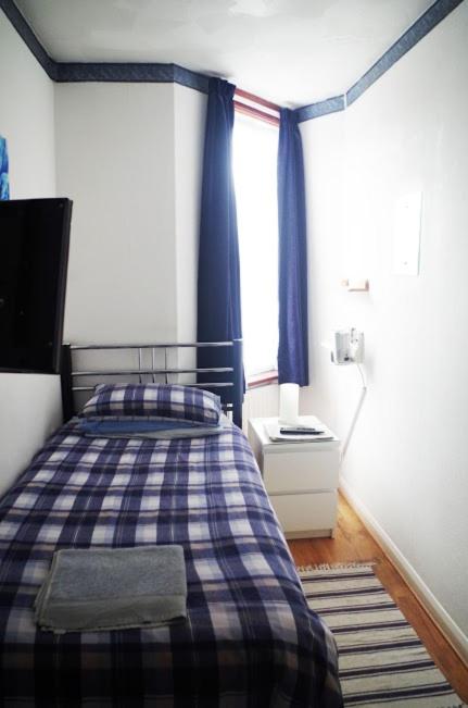 Abbey Lodge Guest House - image 7