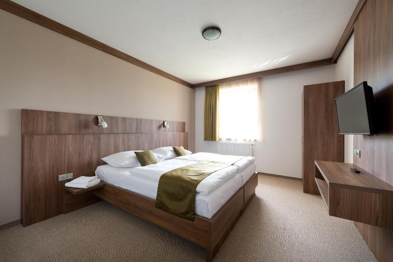 Deluxe Double Room with Shower image 3