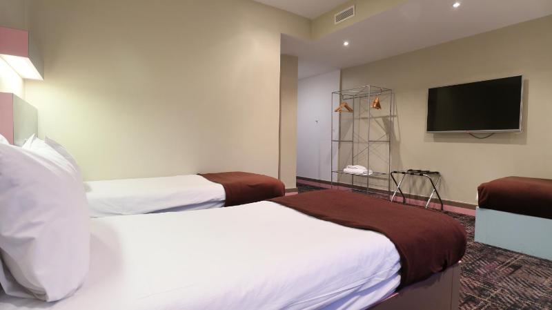Standard Triple Room image 2