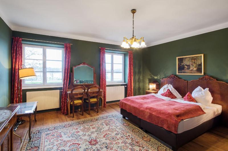 Superior Double Room image 4