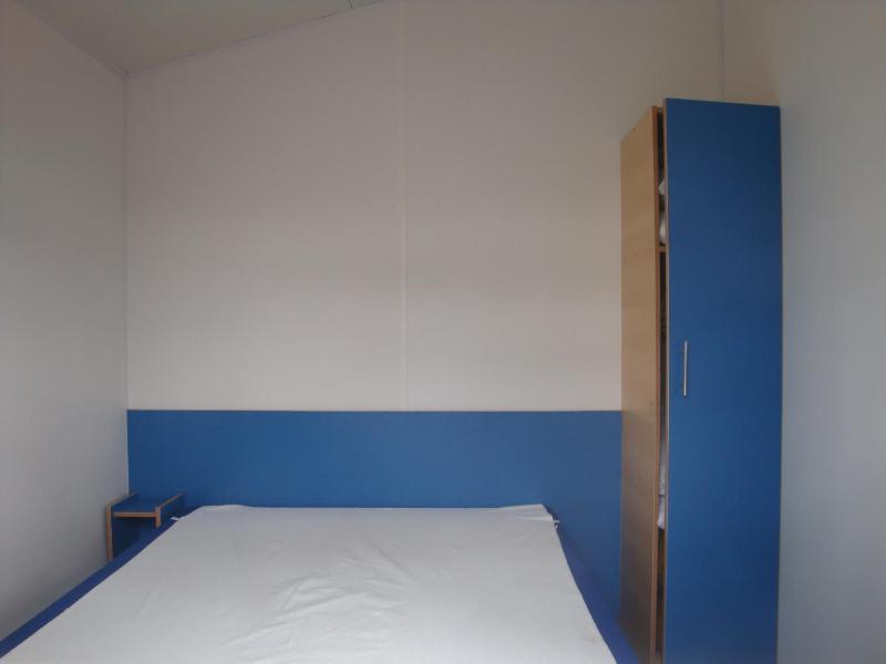 Caravan with Shared Bathroom image 4