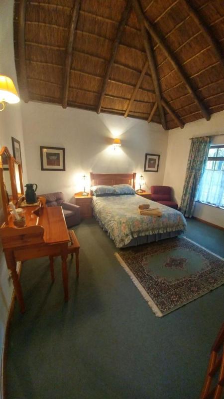 Oaktree Lodge Guest House - image 3