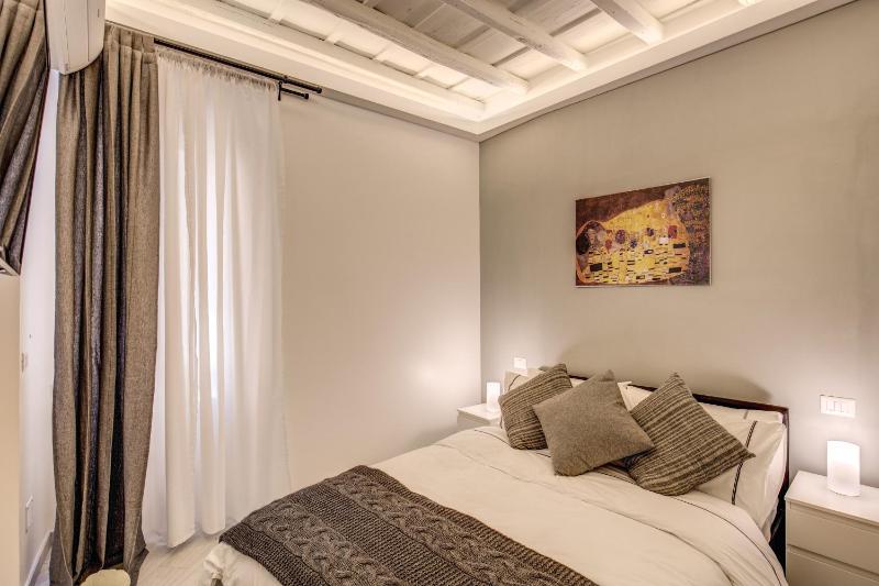 Standard Double Room image 4