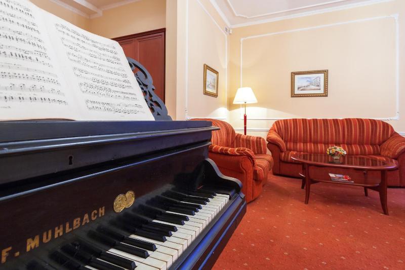 Grand Suite image 2