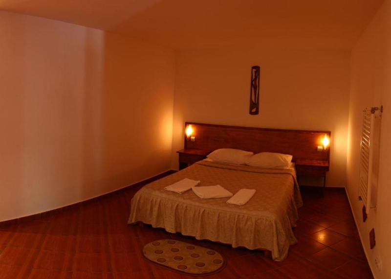 Double Room image 3
