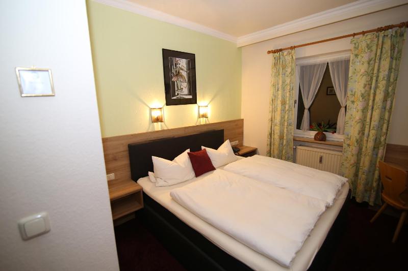Double Room image 4