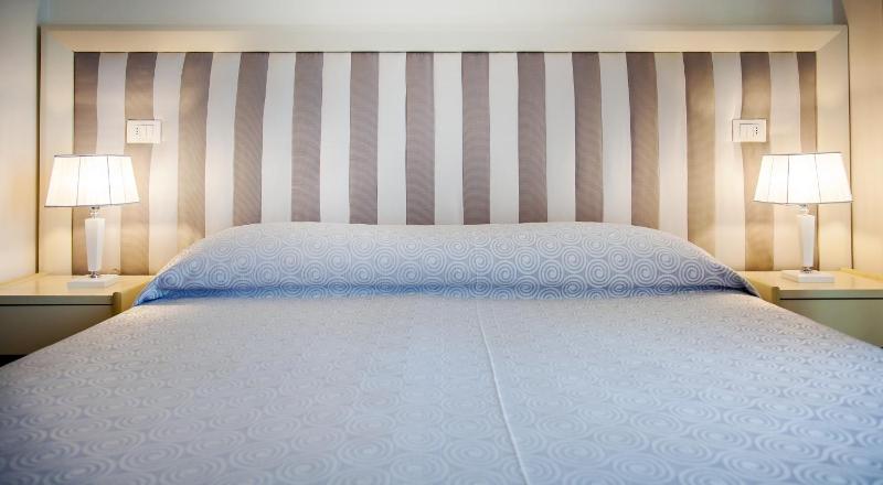 Superior Triple Room image 4