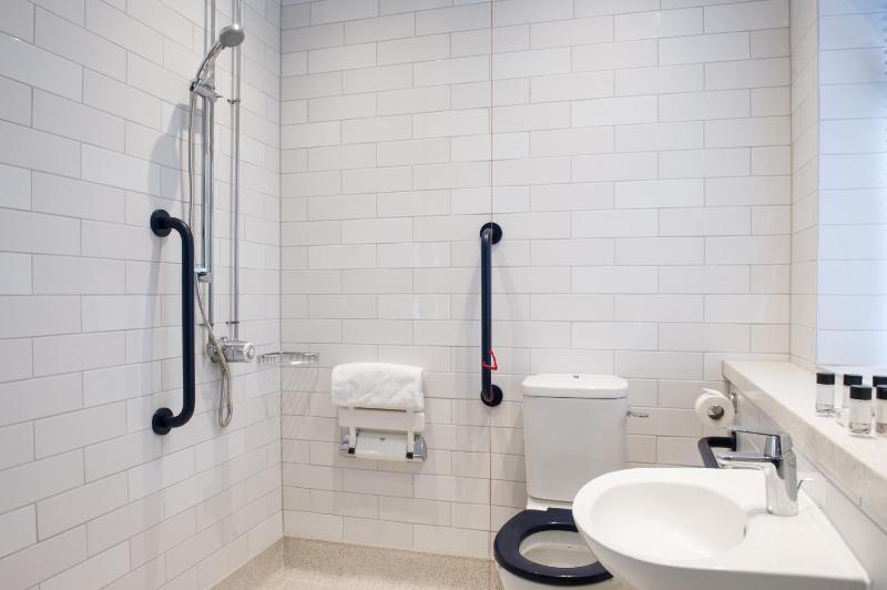 Twin Room - Disability Access image 2