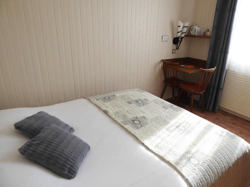 Double Room image 3
