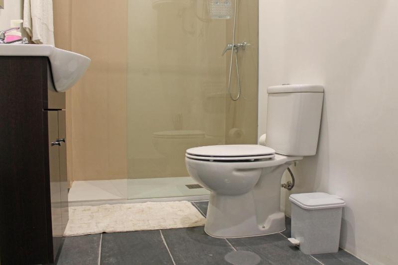 Double Room with Shared Facilities image 3