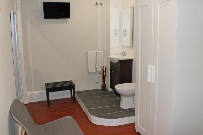 Double Room with Shared Facilities image 4